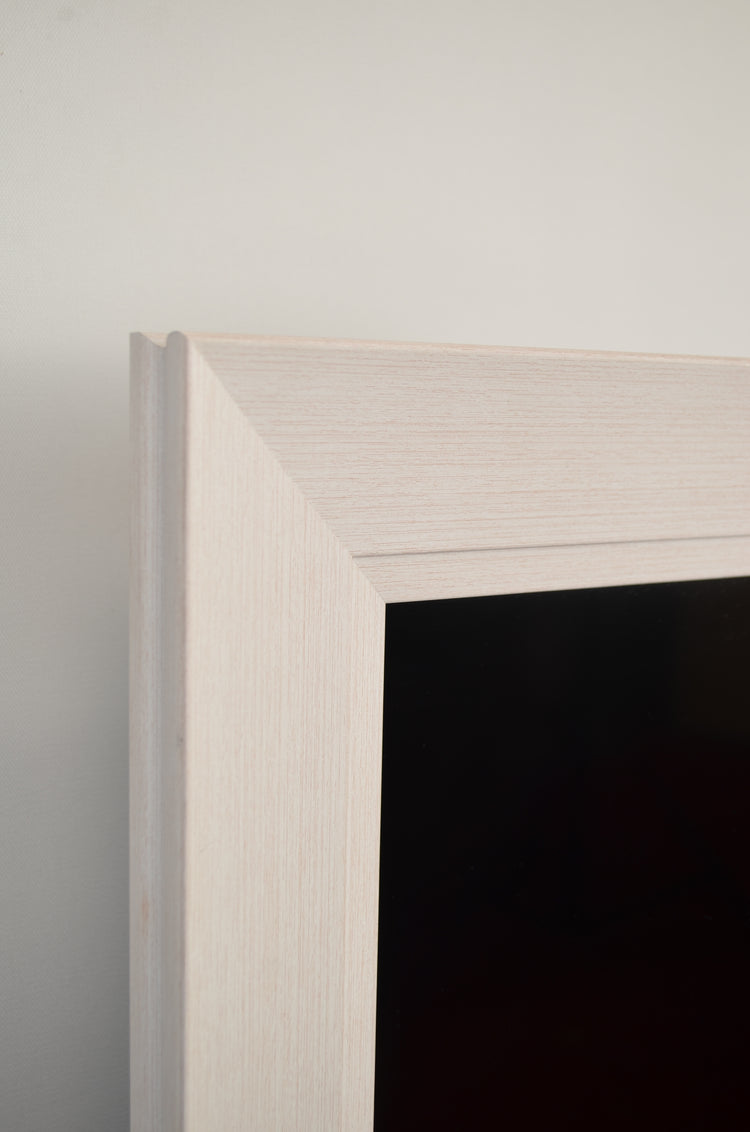 Polly - White TV Frame